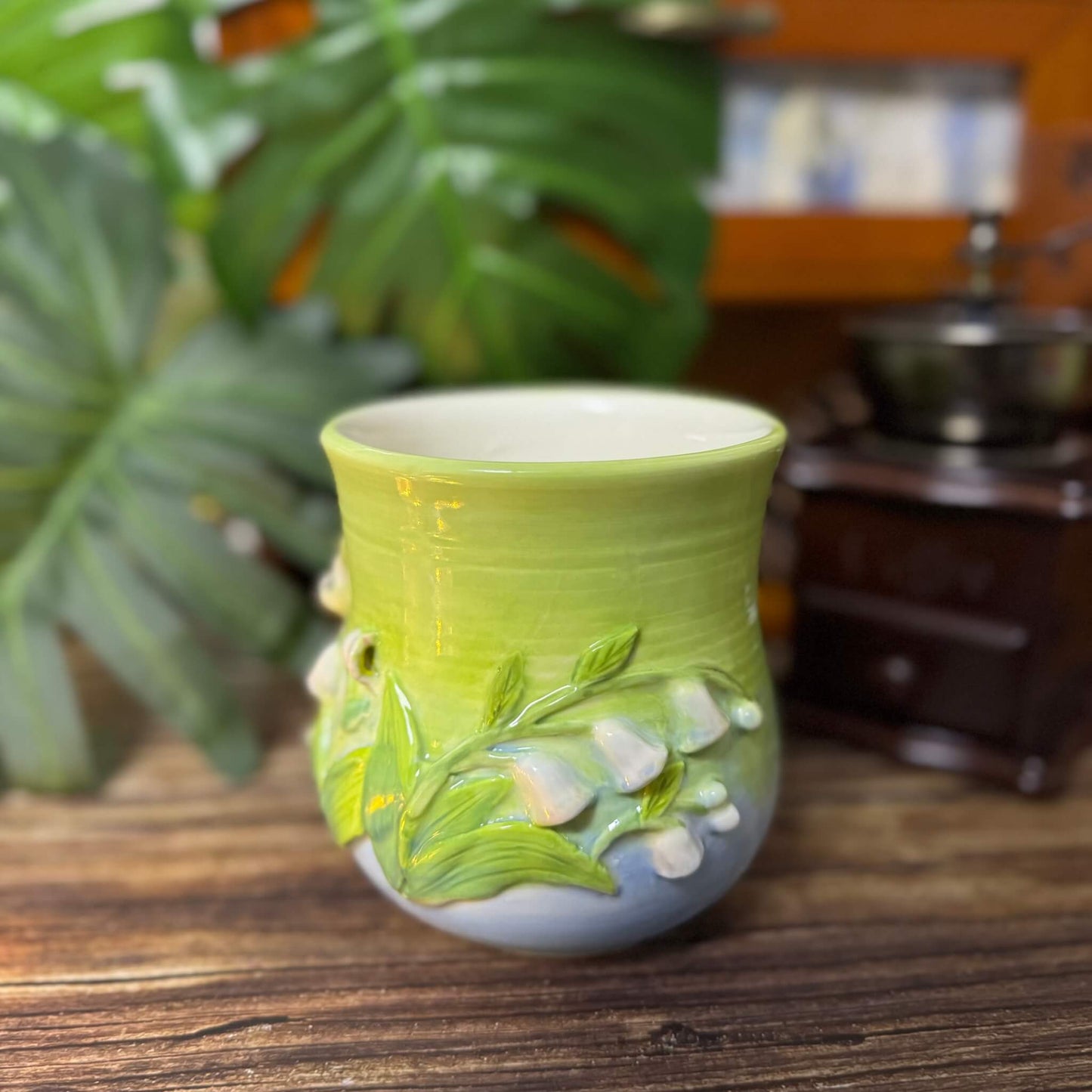 Custom 3D Pet Relief Mug – Bespoke Personalized Dog & Cat Ceramic Cup with Elegant Floral Details | Unique Gift & Touching Memorial